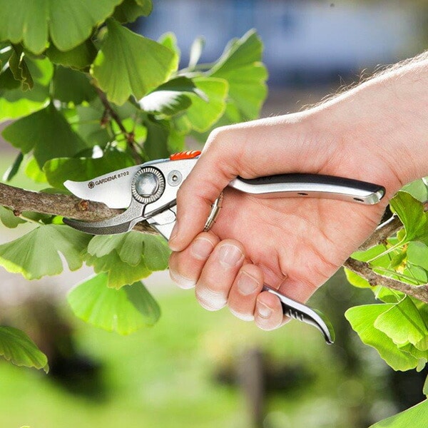 【10％オフクーポン対象】Alu-Secateurs B+/L 8702-20 901181501ガルデナ GARDENA